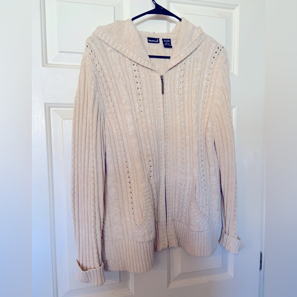 North Crest cream colored cable knit sweater. Size 14-16